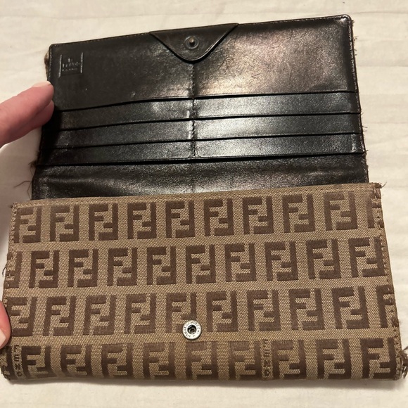 Brown Monogram Wallet - Picture 3 of 4